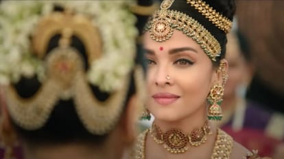 Ponniyin Selvan 2 Aishwarya Rai Bachchan touches Mani Ratnam feet PS 2 trailer audio launch event video viral
