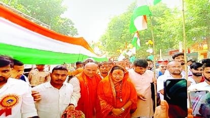 2200 meters tricolor yatra taken out on Gandhi Jayanti