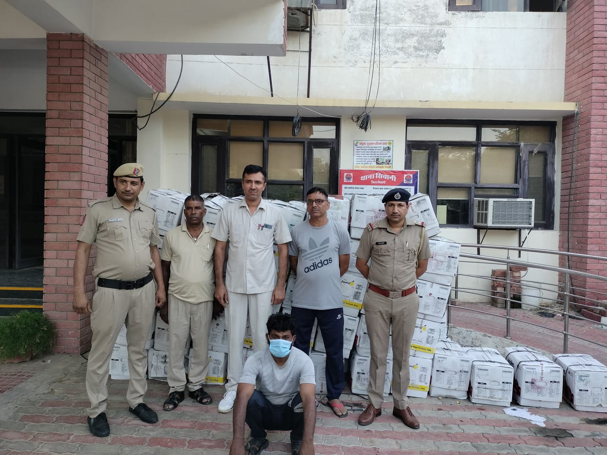 Revealed: Driver gets Rs 50,000 reward for delivering truck full of liquor