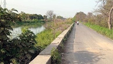 The screw of three km length canal track construction got stuck