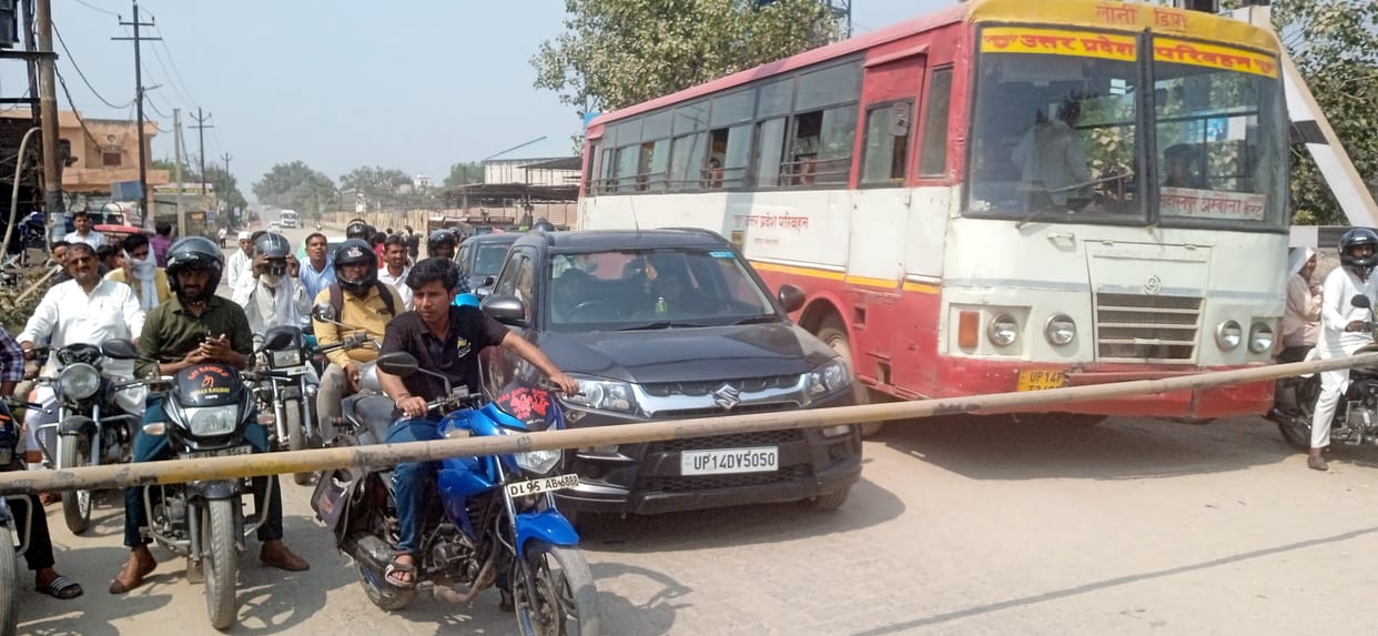 Barriers of Budhana Road and Dhimanpura gate damaged, jammed