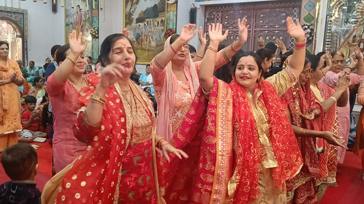 Crowd of devotees gathered in the temples, Ambala