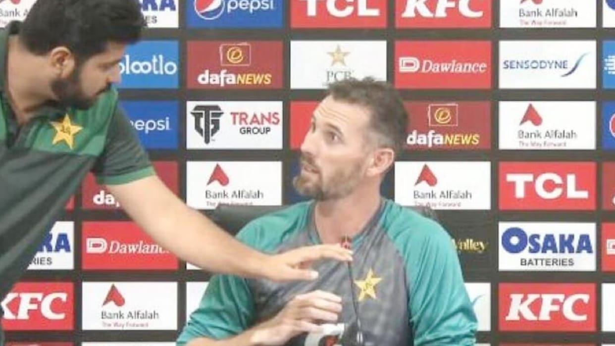 PAK vs ENG T20i 2022 Pakistan Bowling Coach Shaun Tait on Press Conference, Video Went Viral