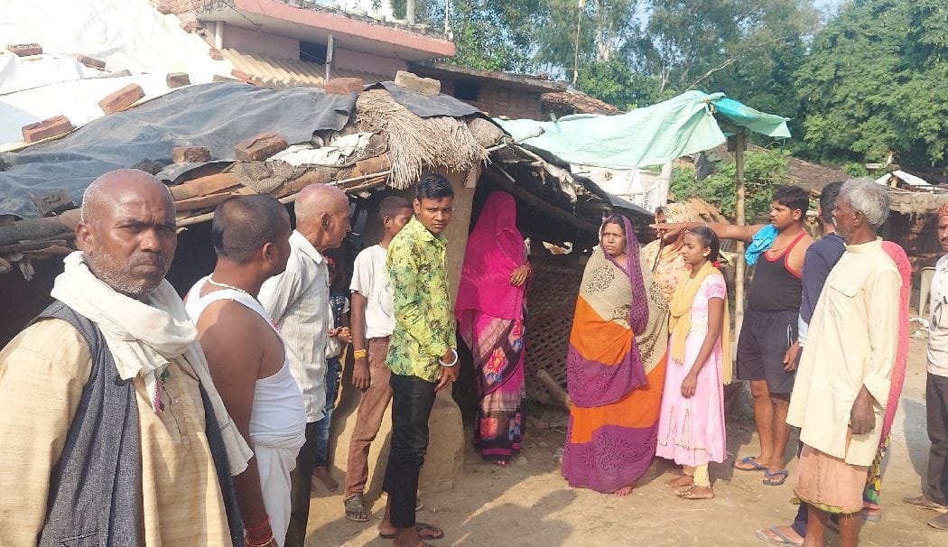 former gram pradhan killed old man with stick in sonbhadra his son also injured who came to save father