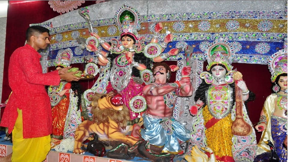 Durga Puja started in the capital Delhi