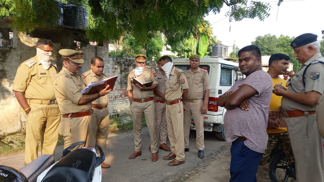 rotten deadbody found from of railway colony in varanasi after strong foul smell coming