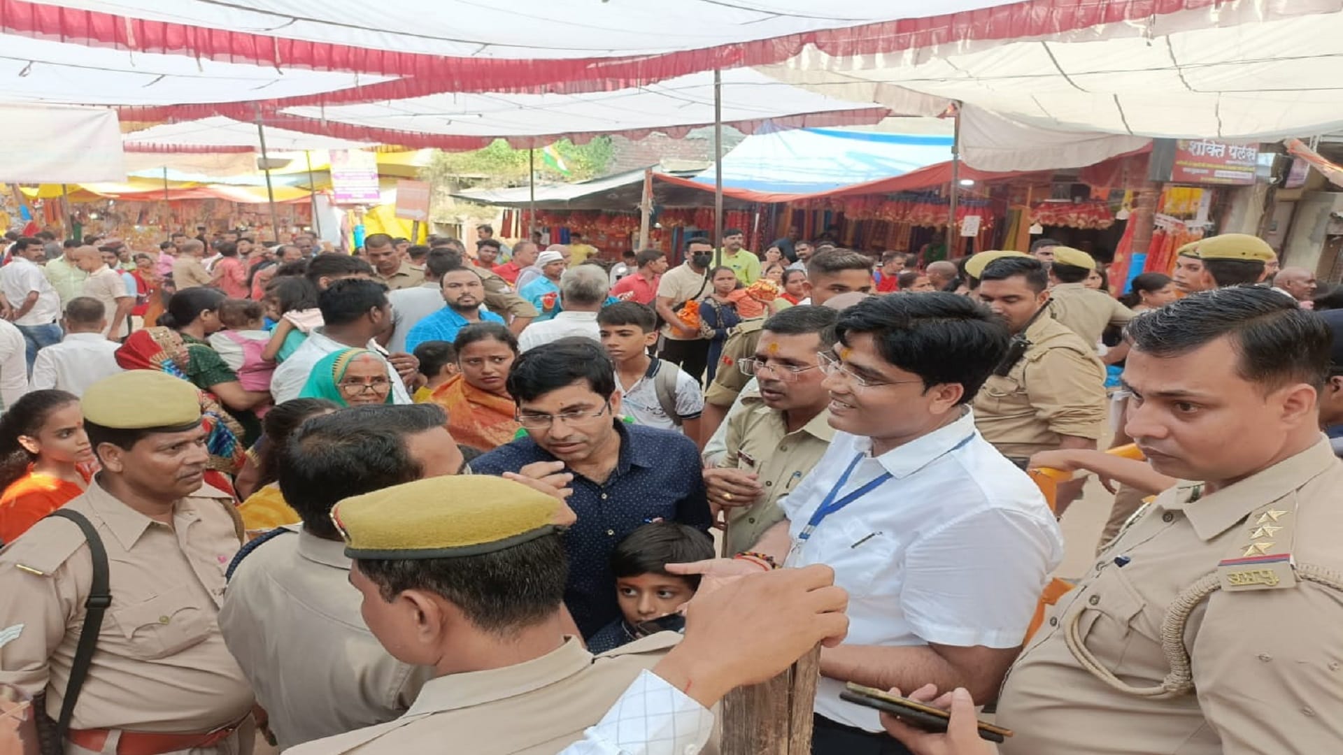 Vindhyachal Mandir queues for the darshan of Mother Vindhyavasini even before the aarti see pictures