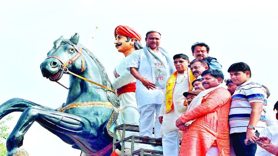 Statue of Veer Gokul Singh Jat installed near Agra Fort