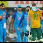 डेविड मिलर को शतक लगाने पर बधाई देते कोहली