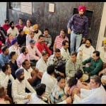 अमृतसर में धरने पर बैठे भाजपाई।