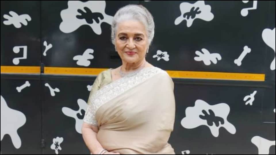 asha parekh reveals her freedom fighter mother went jail in pregnancy actress uncle helped her to got release