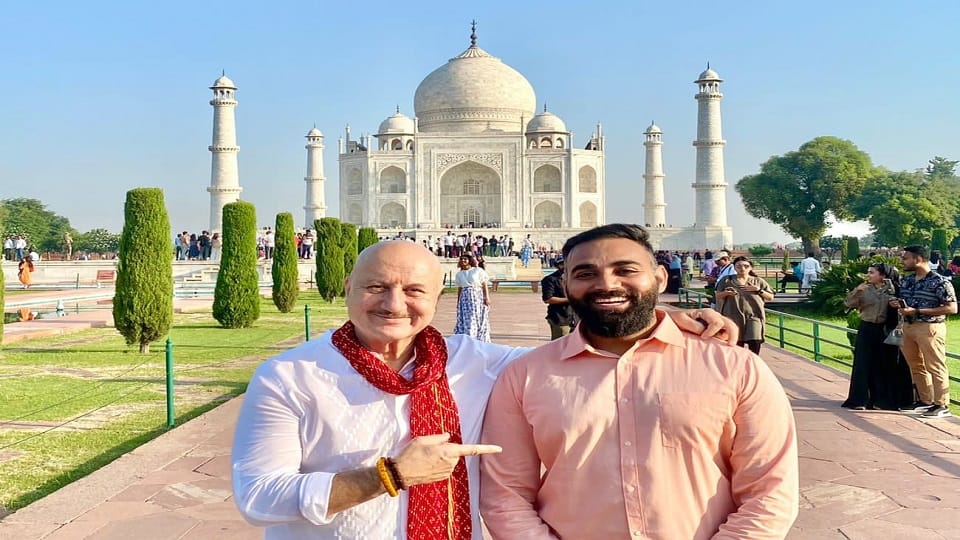Bollywood Actor Anupam Kher Visited Taj Mahal agra hindi news