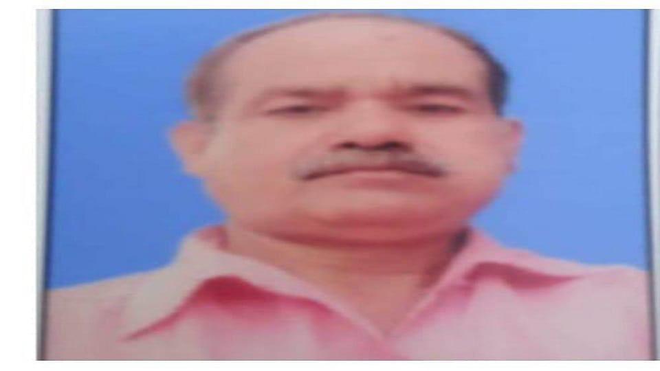 PRD man committed suicide in front of Train Agra