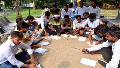 Students write blood letter to President, Prime Minister, Governor in protest against fee hike