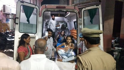 Durga Puja pandal fire in Bhadohi  Six people of same family scorched grandmother and two grandsons died