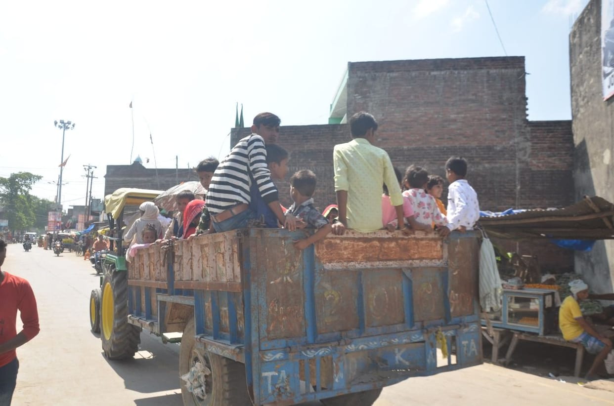 Bypassing the rules, riding on a tractor-trolley