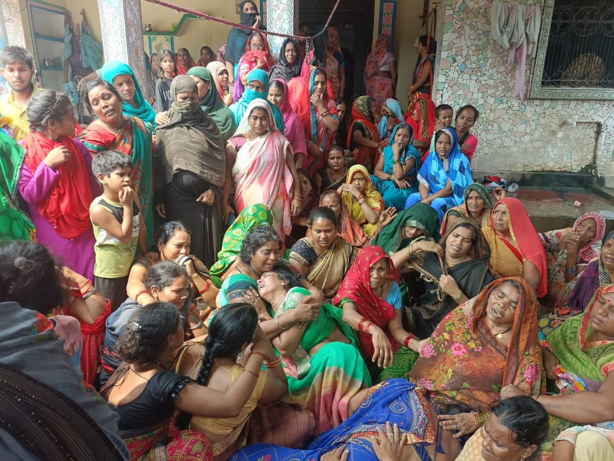 Family refuses to lift the dead body for action on police personnel