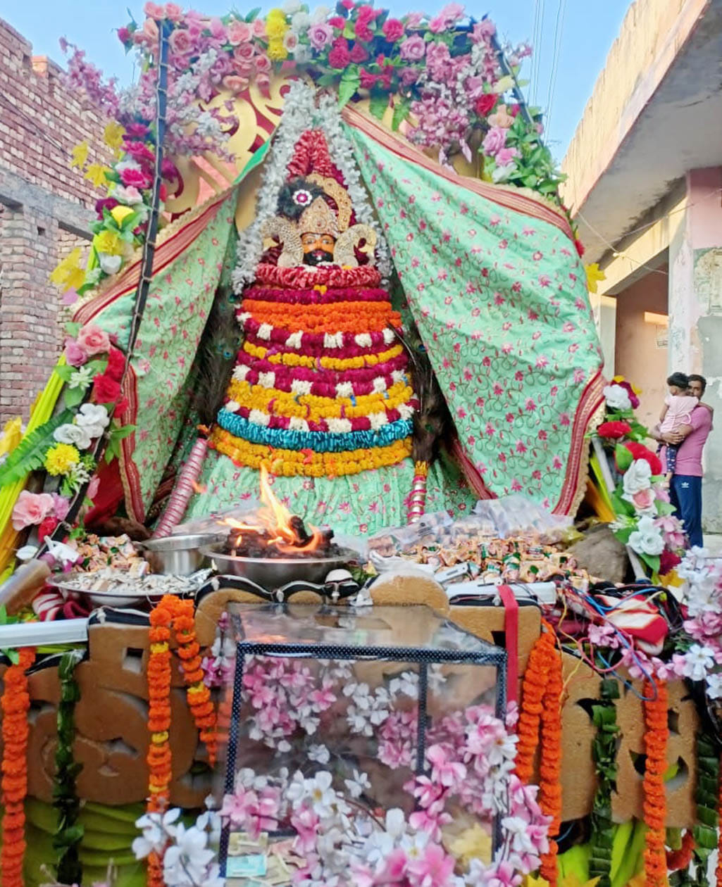 Maa Durga's procession taken out with beautiful tableaux