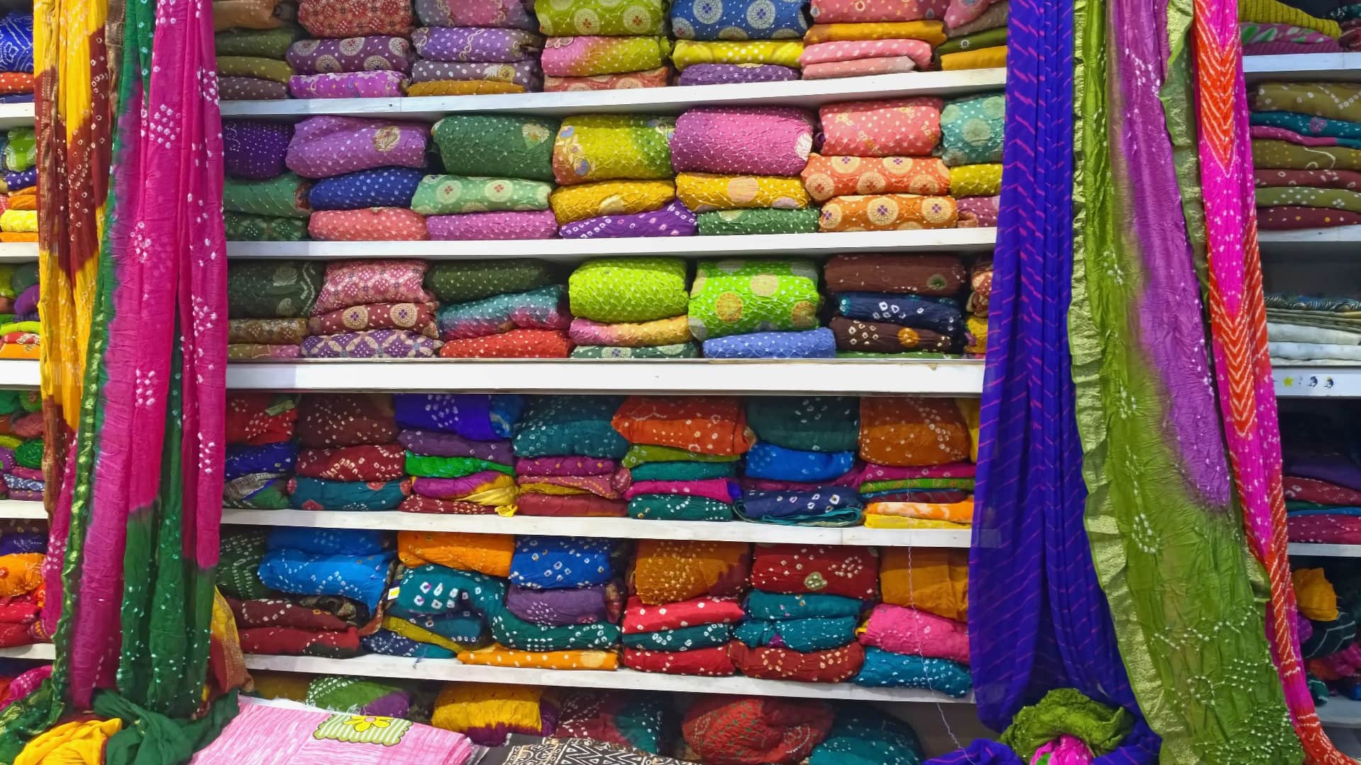 Karwa Chauth 2022 Cheapest Saree Markets in Delhi Know Karva Chauth Shopping Ideas