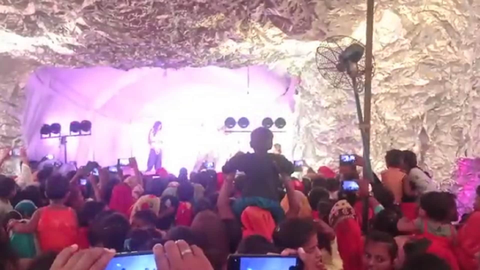 Bhadohi Fire In Durga Pandal Scorched children kept screaming, people cried seeing the pain of innocent