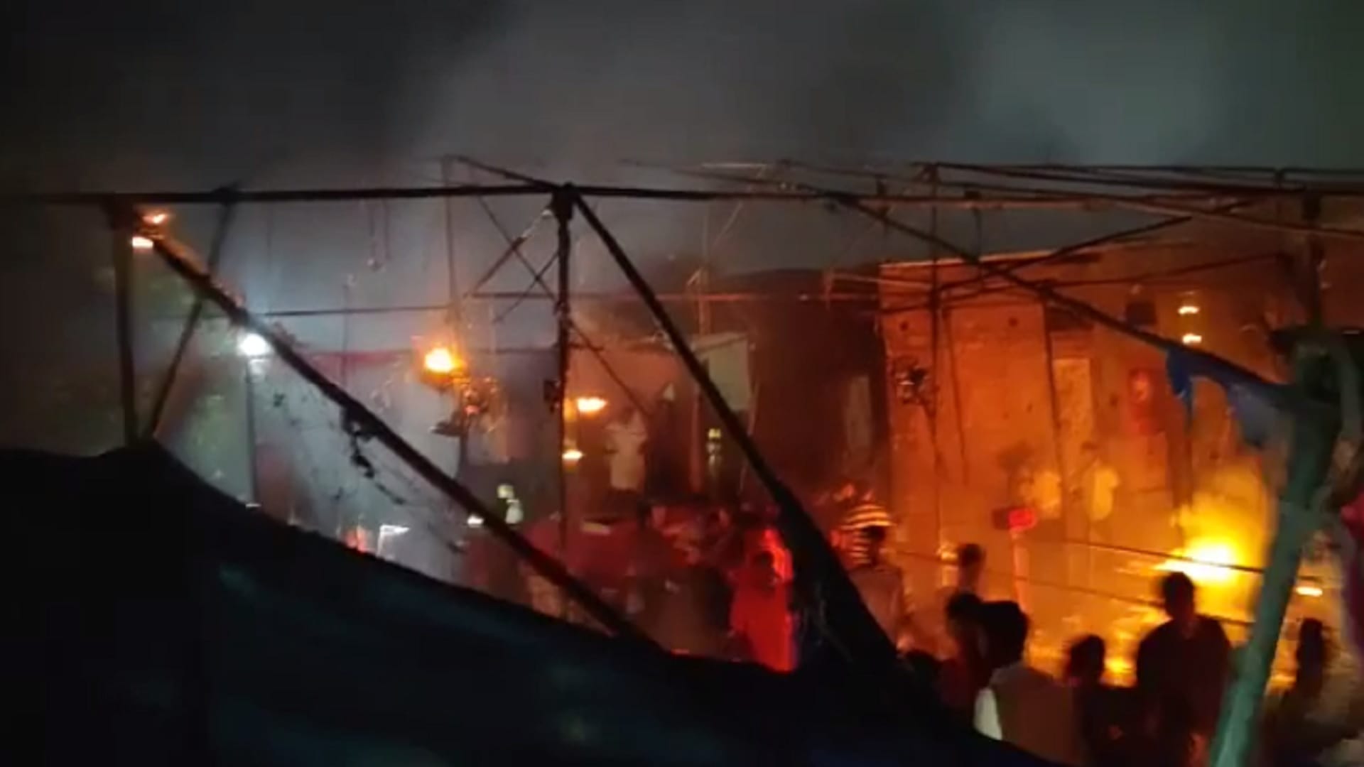 Bhadohi Durga Puja Pandal Fire Daughter in trauma center, mother moaning in Mandal hospital