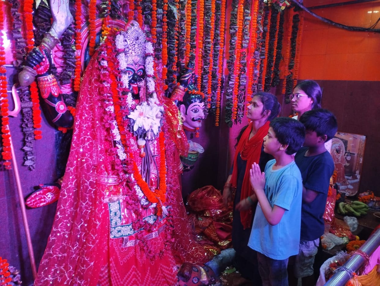 Gorakhpur golghar kali mandir special history powerful statue came out of earth