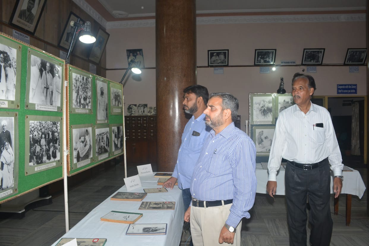 Emotional remembrance of Gandhi-Shastri, wreath on the picture