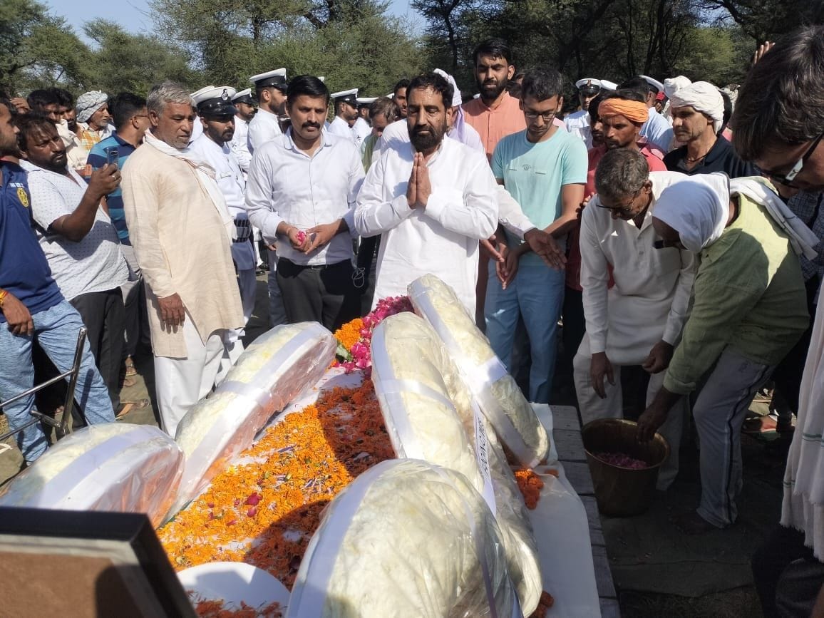 The dead body of the jawan reached, the villagers bid farewell with moist eyes