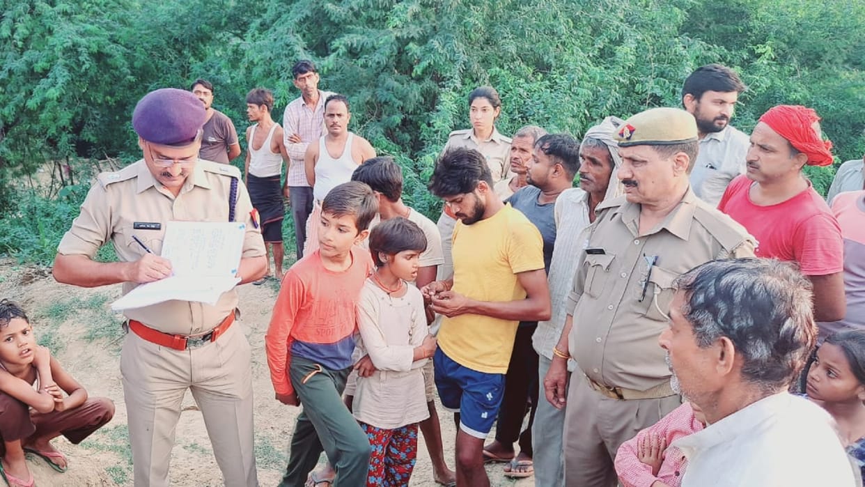 Etawah Three children killed one injured due to mud mound collapse in Badhpura area