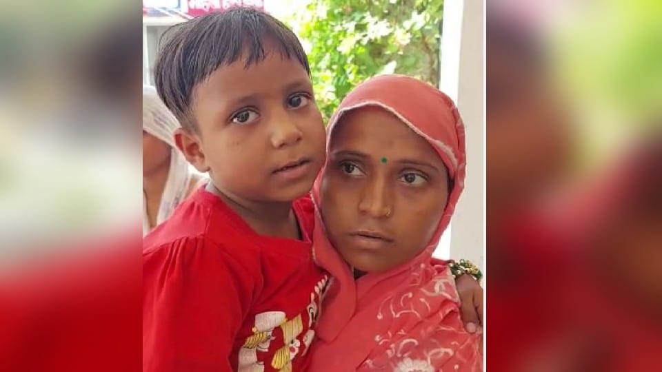 six-year-old girl beaten up by her aunt and aunt with hot tongs in mainpuri