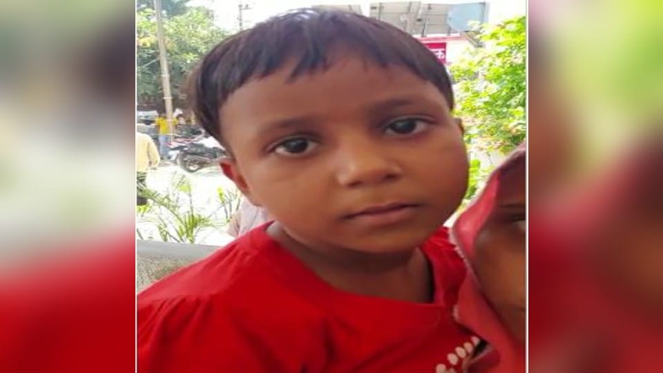six-year-old girl beaten up by her aunt and aunt with hot tongs in mainpuri