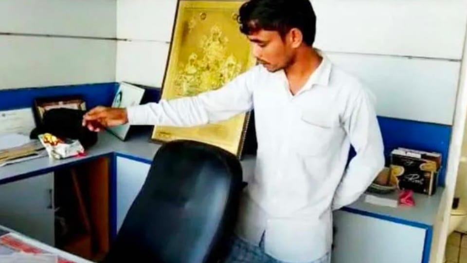 Loot from Petrol pump employee in Fatehabad