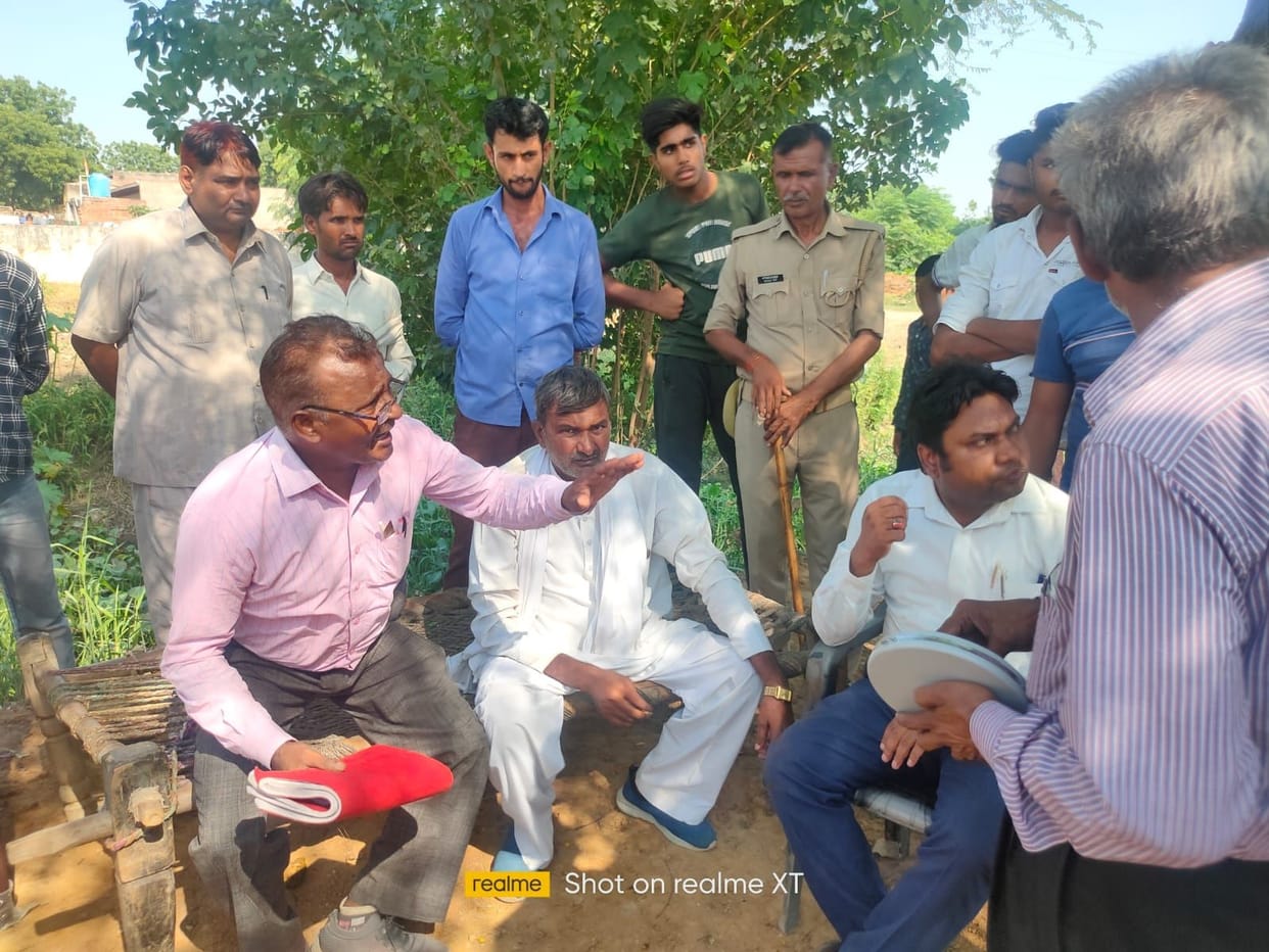 Hathras: Revenue and police team got the land of village society free