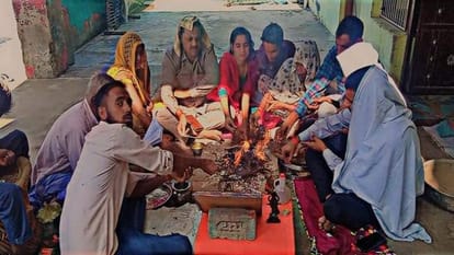 SP leaders performed havan for Mulayam Singh Yadav good health in Mainpuri and Etah