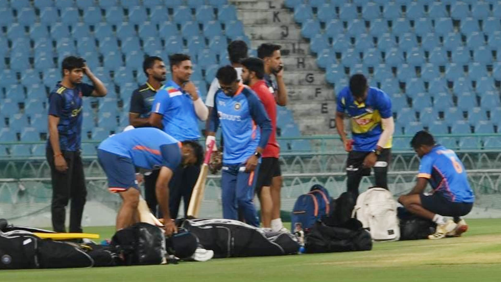 IND vs SA: Team India reached Lucknow for the ODI series, Shubman Gill, captain Dhawan were seen practicing