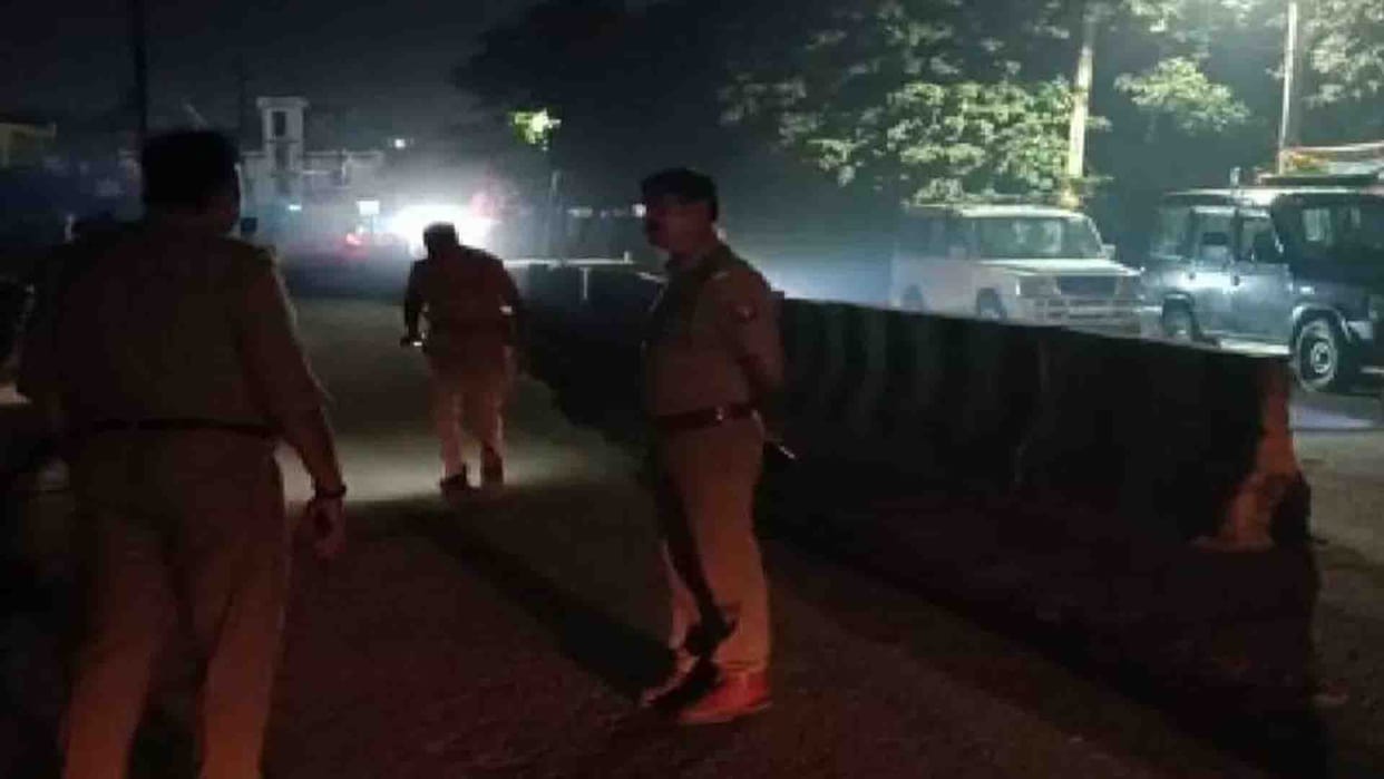 Jalaun Crime: Nephews shot Tau in land dispute, condition critical