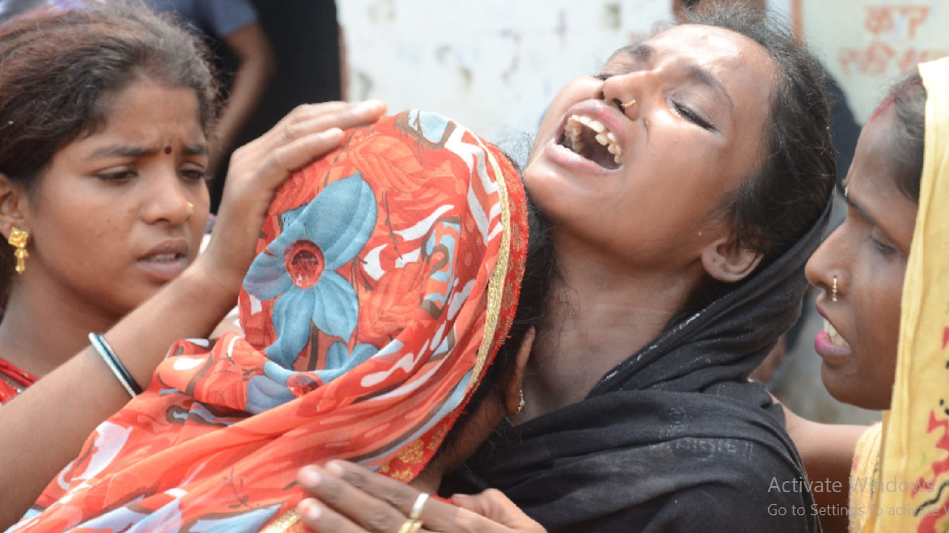 Kanpur road accident created chaos in Kortha village Dead bodies were cremated at Deodhi Ghat