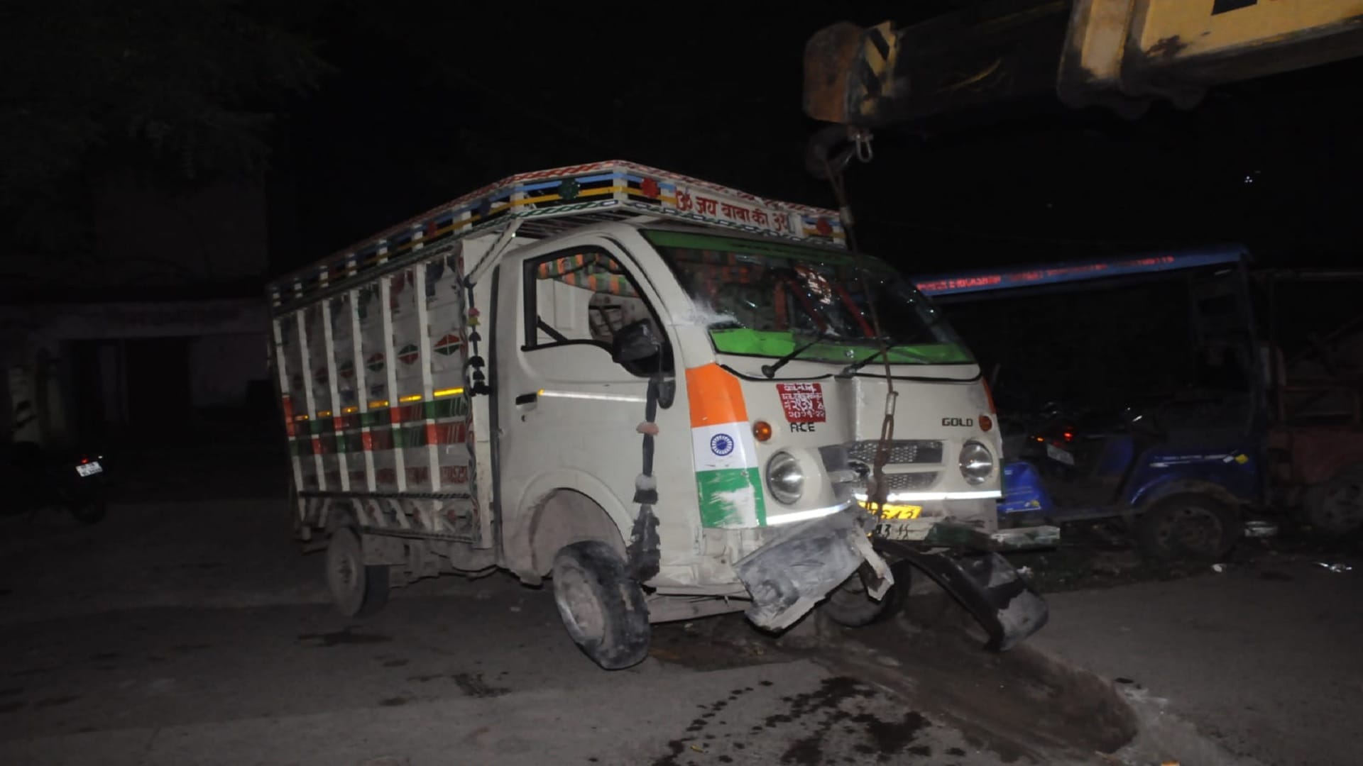 Kanpur Road Accident News injured says When I opened my eyes dead bodies of my loved ones were scattered