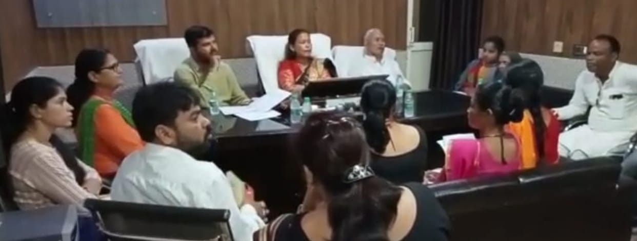 In the board meeting, a budget of more than eight crores was passed for the development of the city.