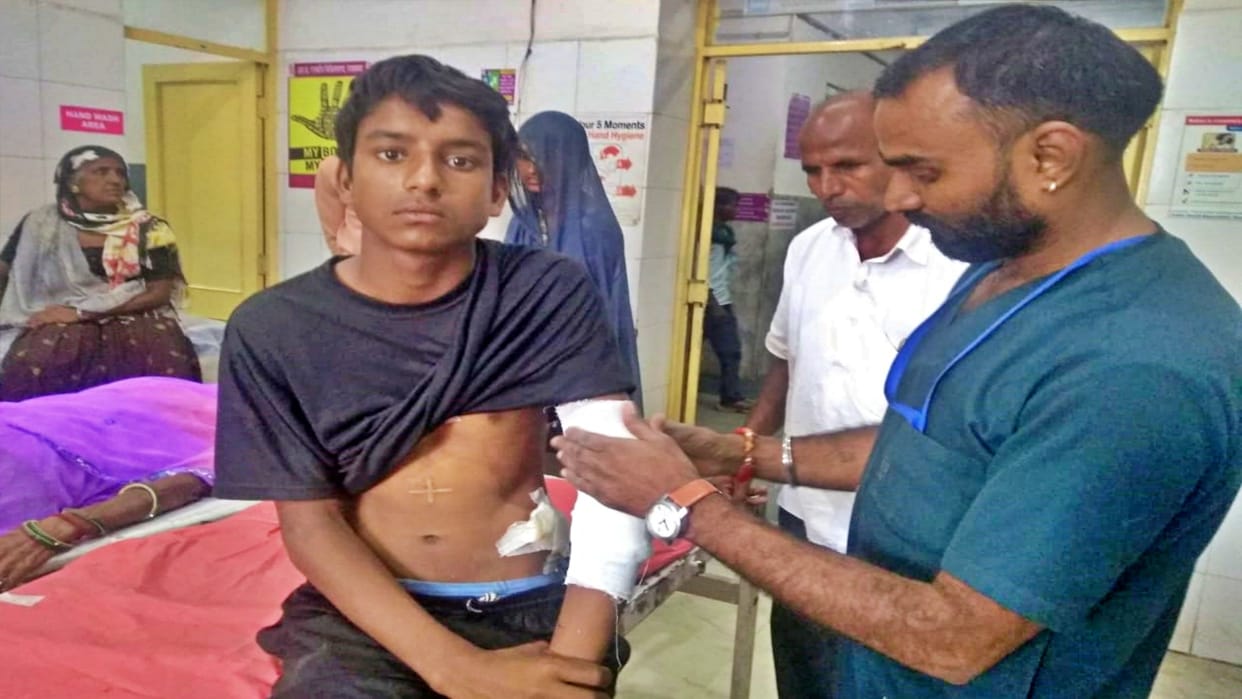 Rajsamand News Leopard attack on child cutting grass mother ran with a sickle and saved her life