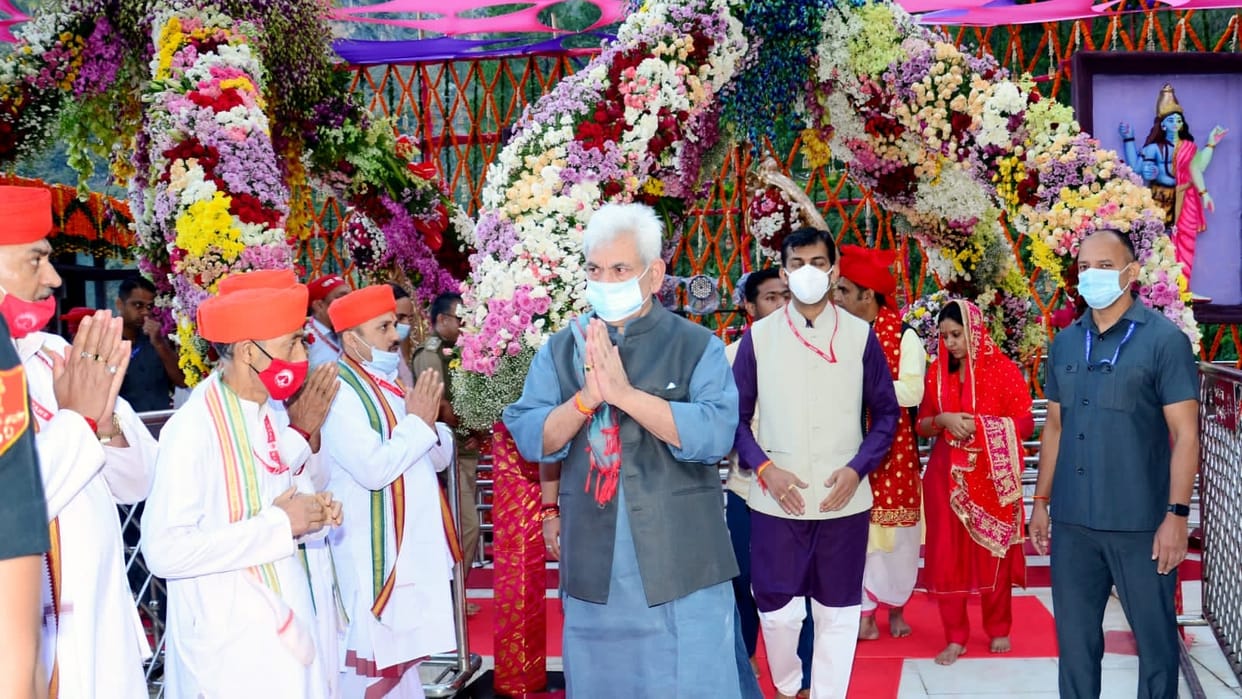 LG Manoj Sinha reached mata vaishno devi katra prays for good health and prosperity ofcitizens of jk