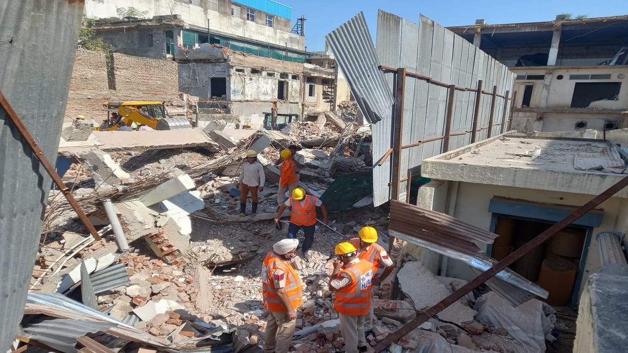 Building collapses in Udyog Vihar Phase one in Gurugram