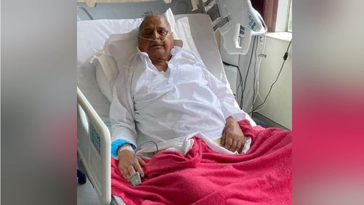 Mulayam Singh Yadav Health Update Akhilesh Yadav and Daughter In Law Dimple Yadav Engaged In Care Of Father