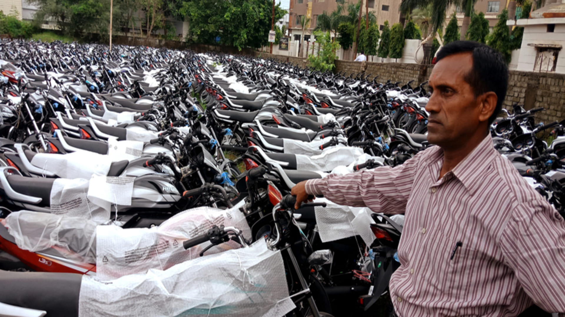 Motorcycle Buying Tips: Things to Check Before Buying New Bike on Festive Season Check Details