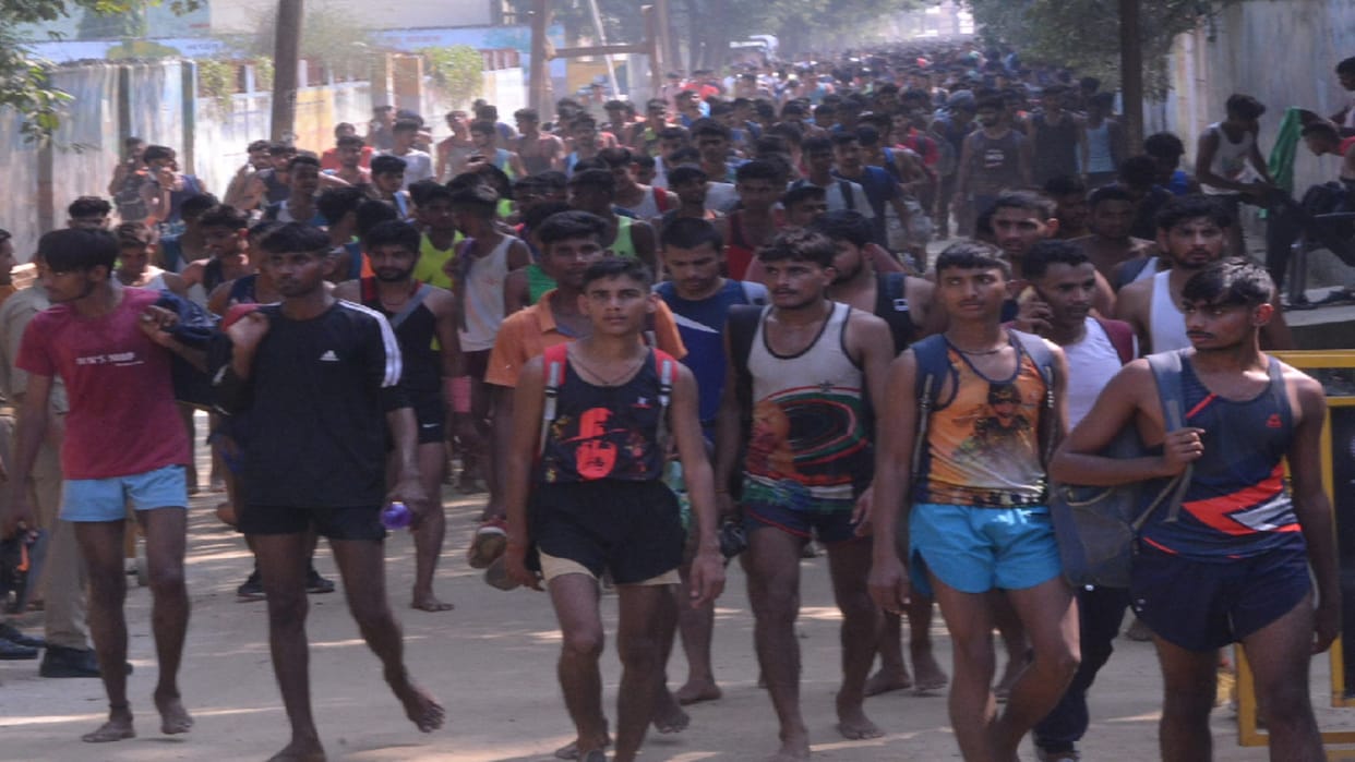 Hiding truth: Unemployment and crowds of young candidates thronging buses and trains for recruitment