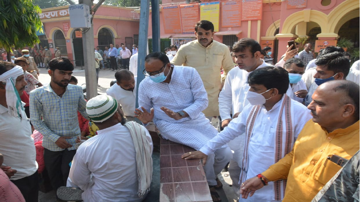 UP Deputy CM Brijesh Pathak has inspected the district hospital in Muzaffarnagar district