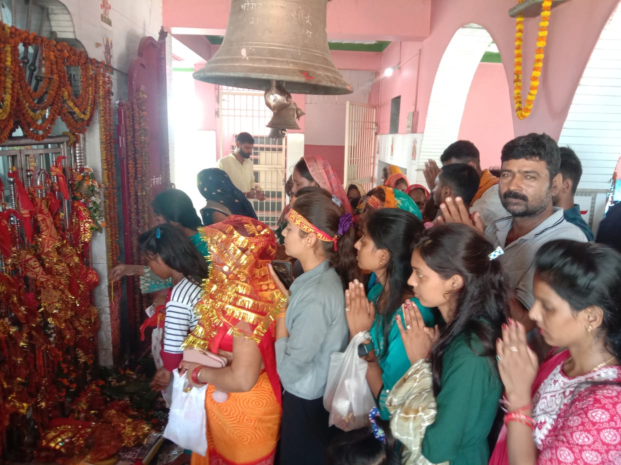 Worshiping Maa Gauri and wishing for happiness and prosperity