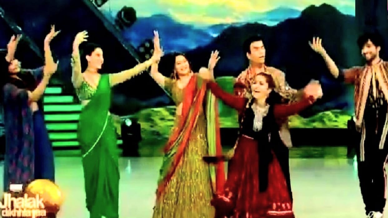 Karan Johar, Madhuri Dixit dance on the nati of Himachal's Sirmaur