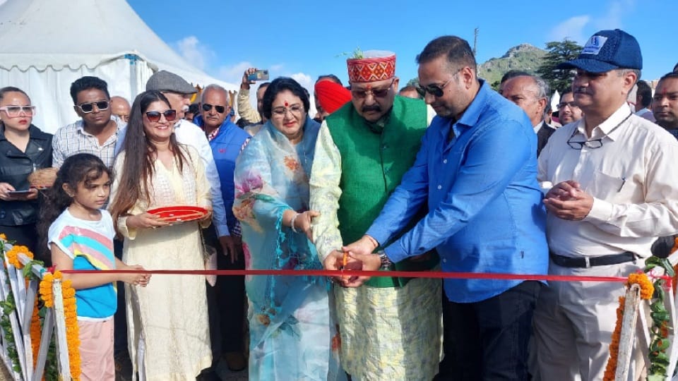Mussoorie: Tourism Minister Satpal Maharaj launched Himalaya Darshan service  from George Everest