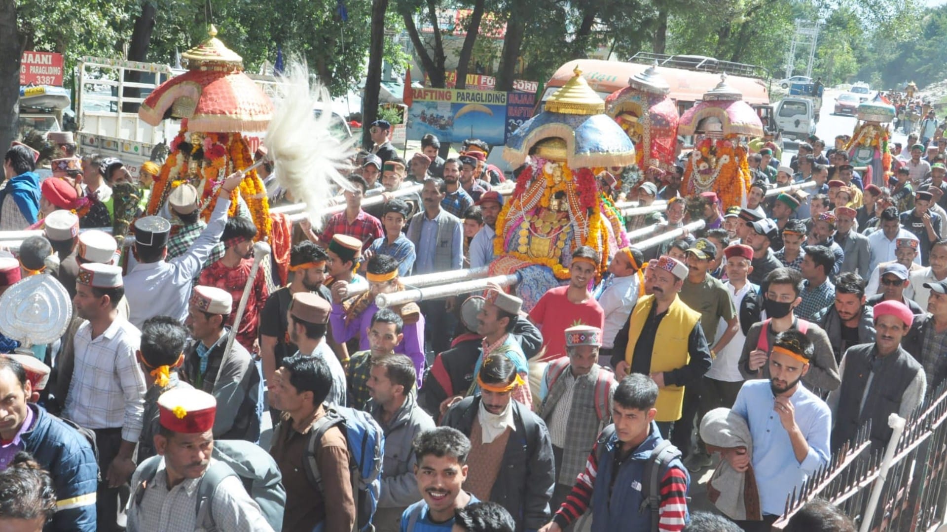 international kullu dussehra festival 2022 outer siraj devi devta reached from 200 kilometer distance